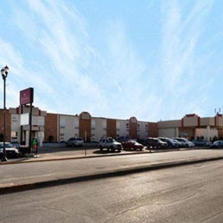 Ramada By Wyndham Yorkton Hotel Exterior foto