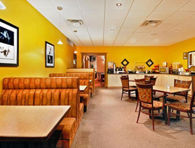Ramada By Wyndham Yorkton Hotel Restaurante foto