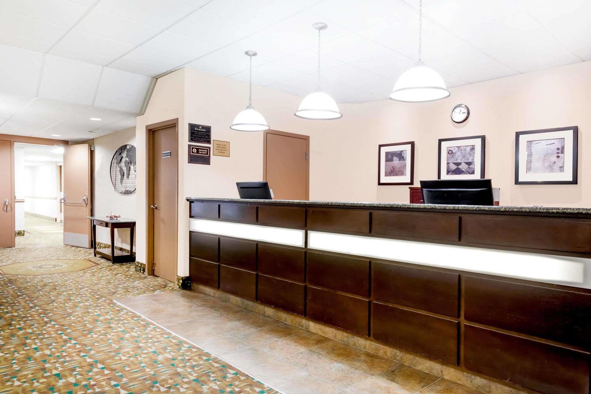 Ramada By Wyndham Yorkton Hotel Exterior foto