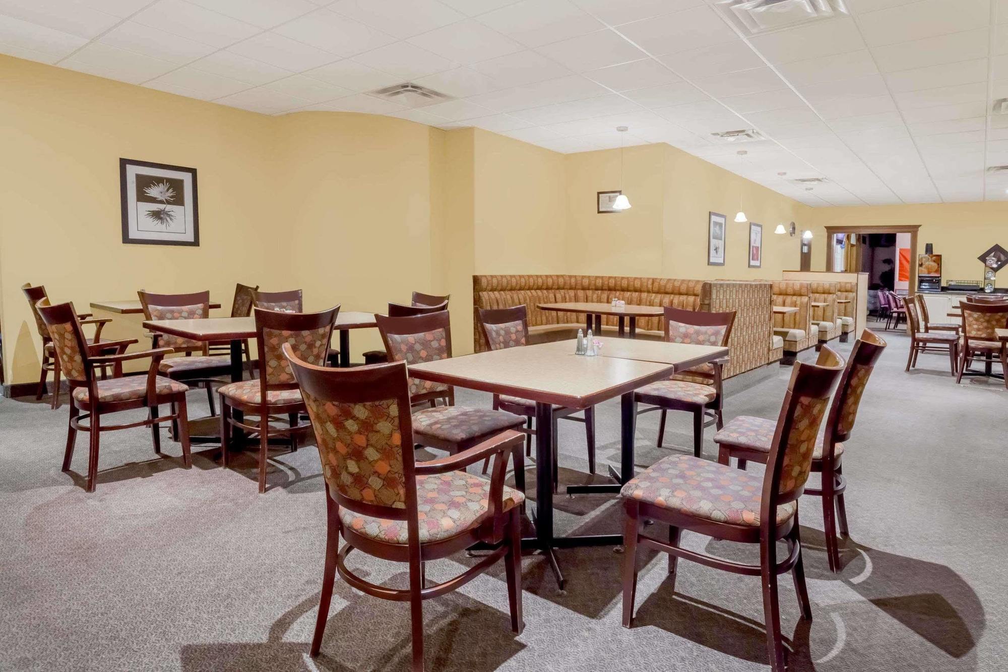 Ramada By Wyndham Yorkton Hotel Exterior foto