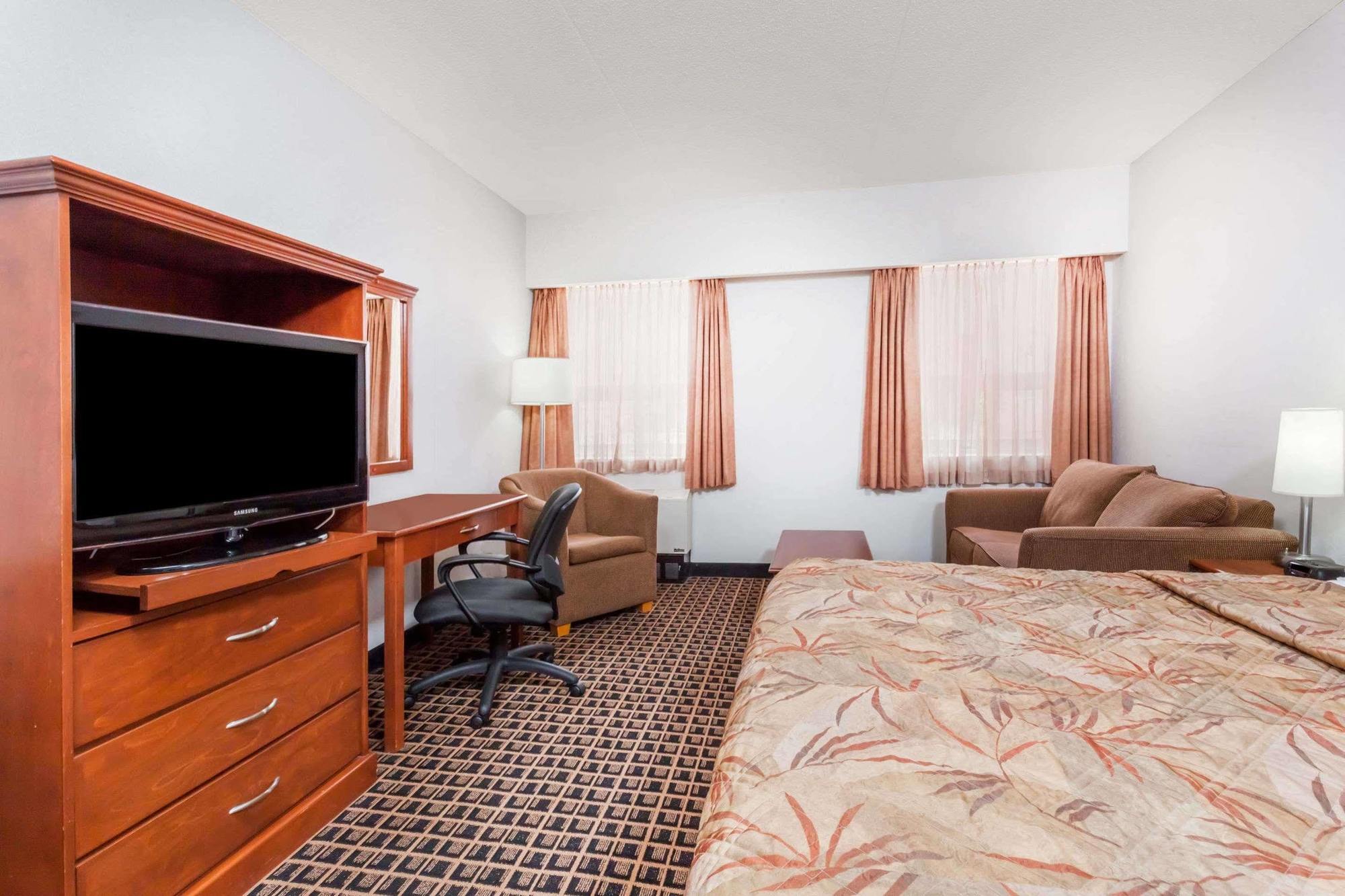 Ramada By Wyndham Yorkton Hotel Exterior foto