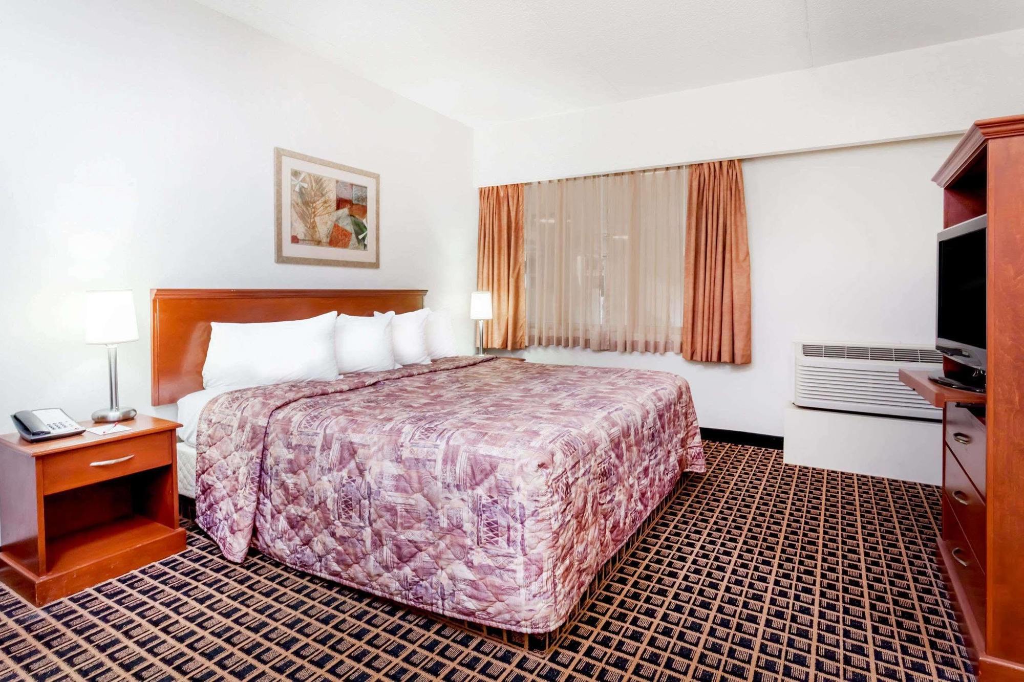Ramada By Wyndham Yorkton Hotel Exterior foto