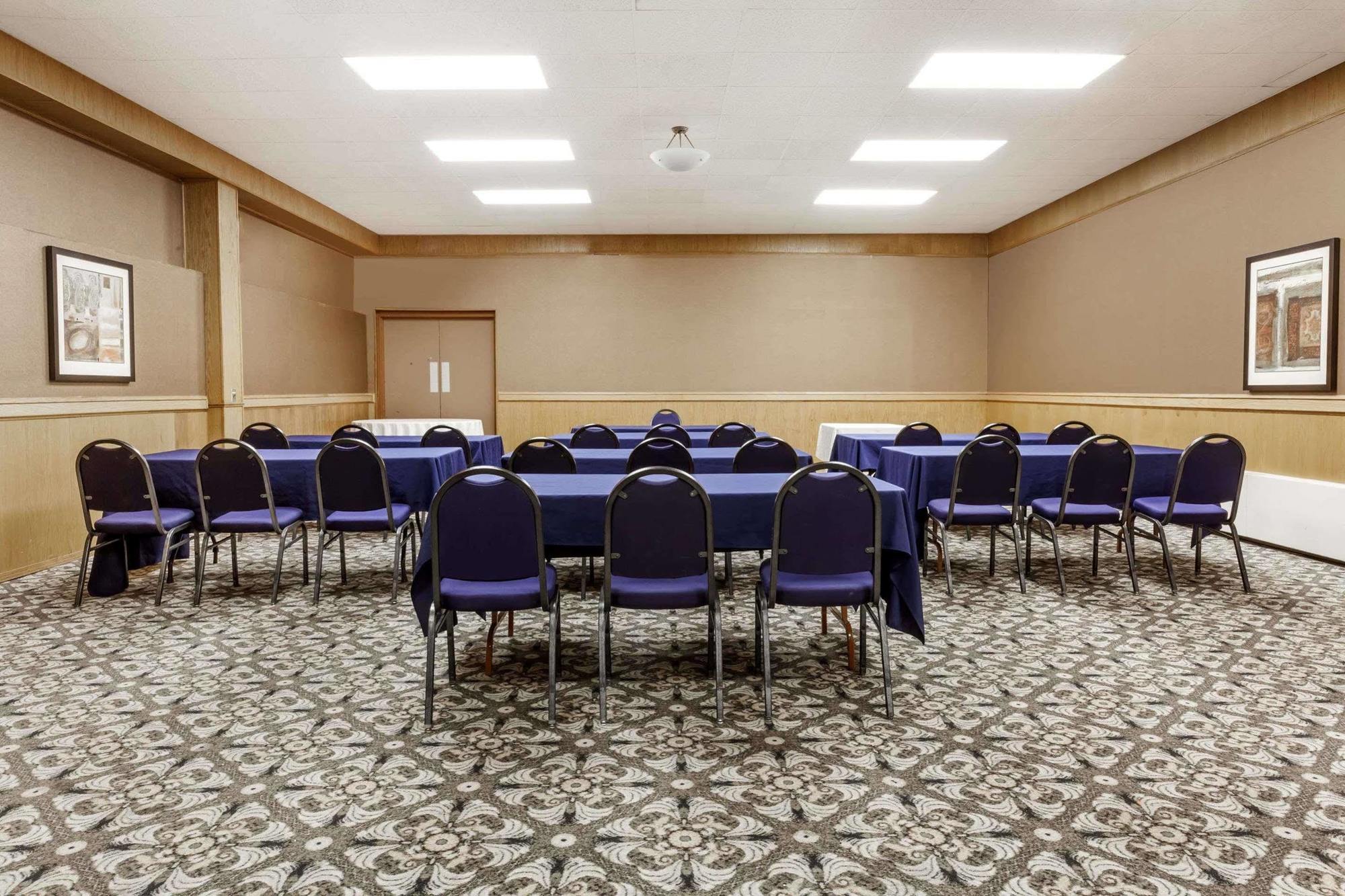 Ramada By Wyndham Yorkton Hotel Exterior foto