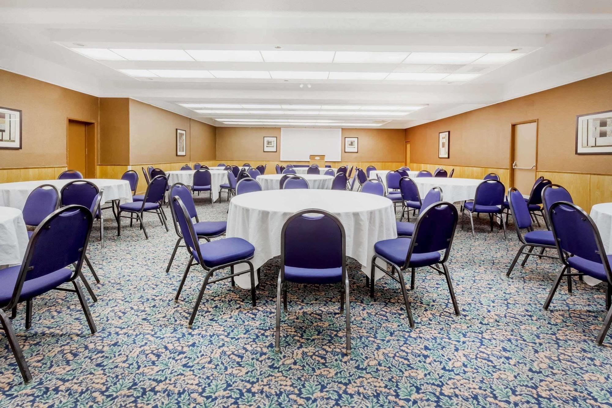 Ramada By Wyndham Yorkton Hotel Exterior foto
